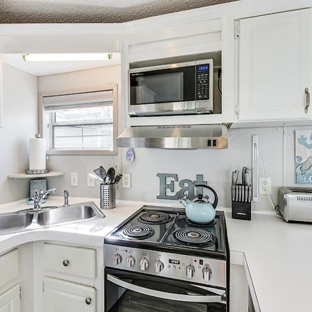 Walk To Beach Miramar Tropical Cabana With Deck! Destin Bagian luar foto